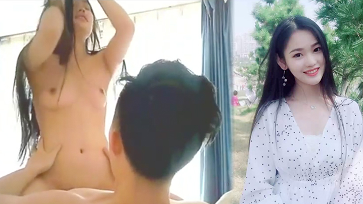 国产自拍泄密女友大尺度酒瓶帮女友自慰粉嫩小穴黑丝后骑乘诱死人了 在线播放