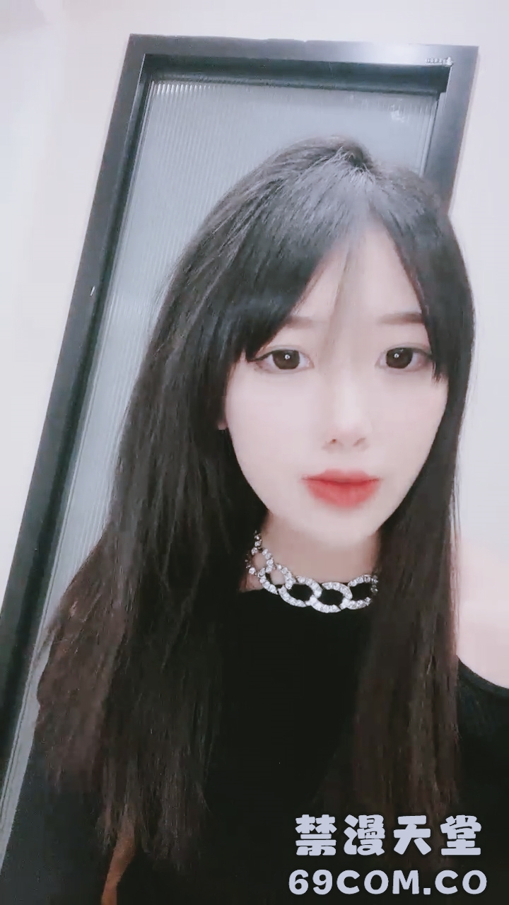 IBUU-154 性感黑丝露脸裸舞女神尤物又来了,全程露脸陪狼友嗨,打扮漂亮就开骚,粉嫩骚穴自慰特写镜头诱惑精彩又刺激