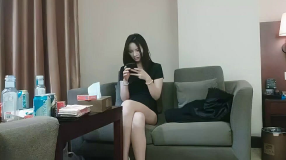 TVSY-839 91沈先森嫖娼大师带你找外围,黑衣少妇大屌插嘴,抹上润滑油抬腿抽插