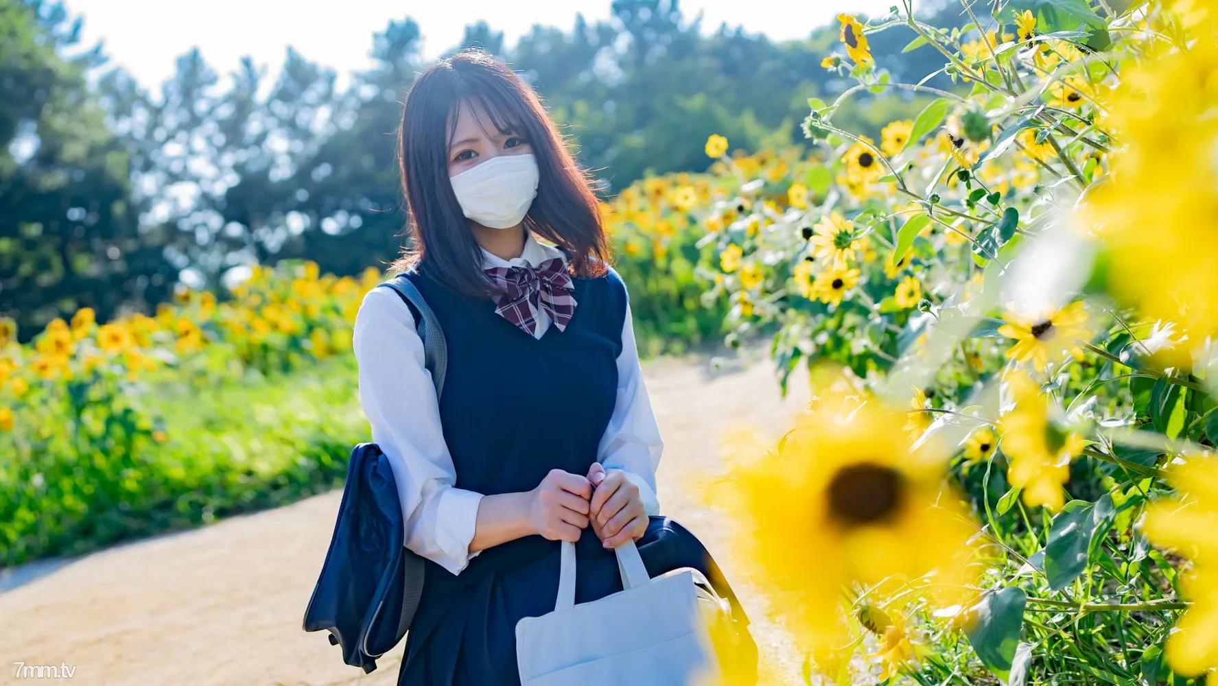LEES-686 稚气未脱的白皙清秀的Fcup美〇女子〇生···用不习惯的手动作夹入男性生殖器一边享受摇晃的美巨乳一边无橡胶阴道内
