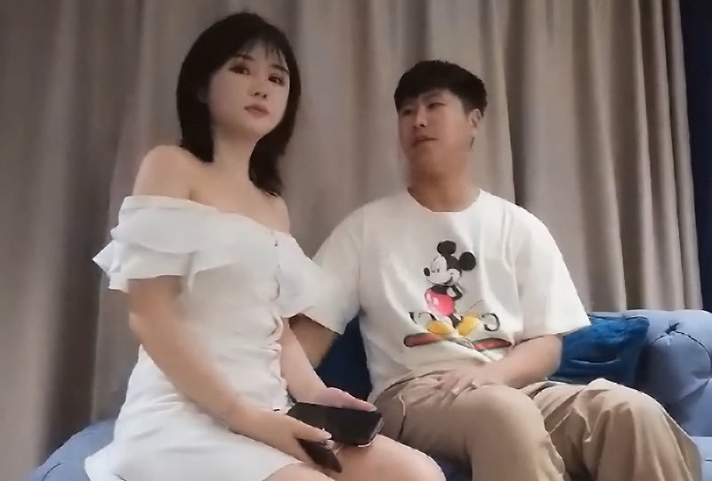 UNA-200 白衣妹子不但长的好看身材也是不错