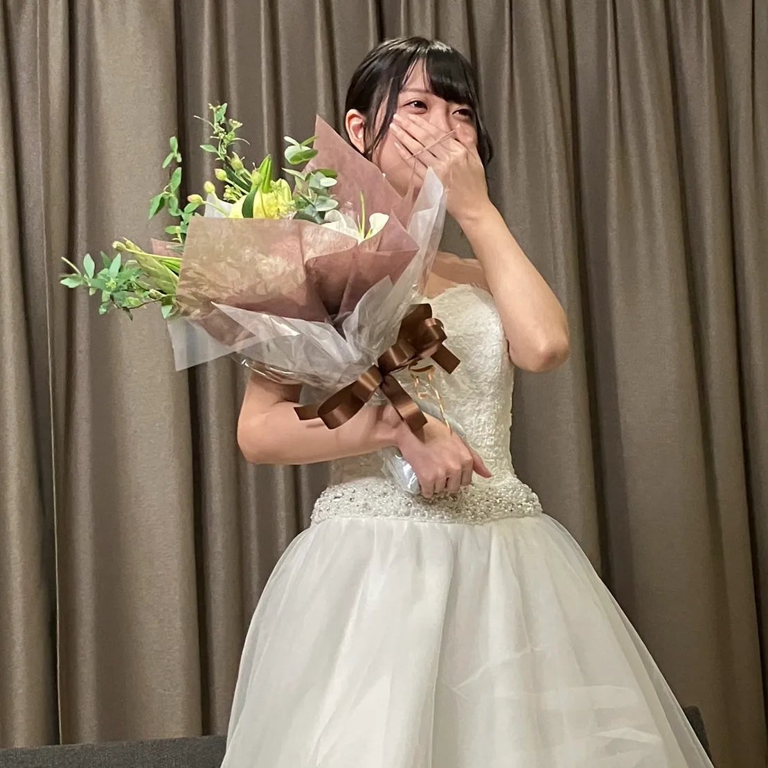UYRI-204 惠理佳泪下的毕业婚礼！在粉丝感谢祭的个人摄影会上挑战奖励！附有写真集的先行销售版！-cd1