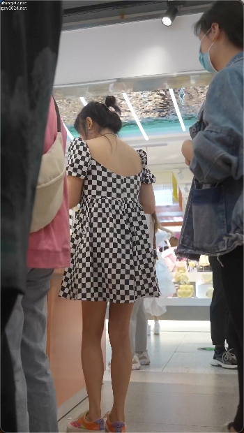 GJZ-144 偷拍抄底微胖美女